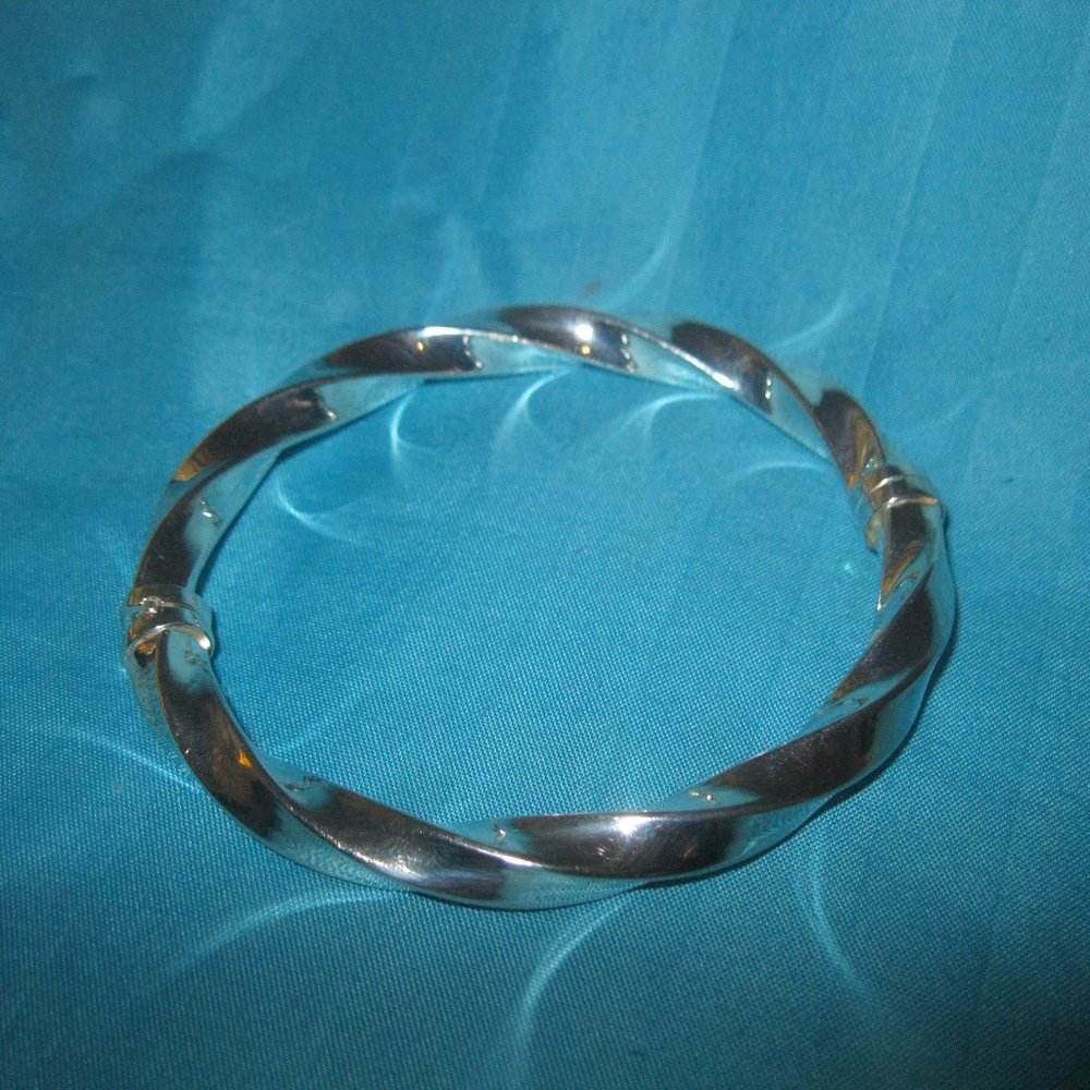 Sterling Silver Twisted Bangle
